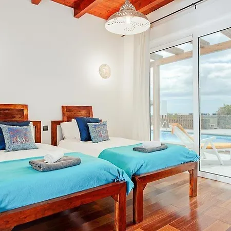 Sleeps 8 Pool Air Con Wifi Puerto Calero