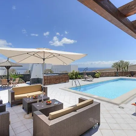 Sleeps 8 Pool Air Con Wifi Puerto Calero