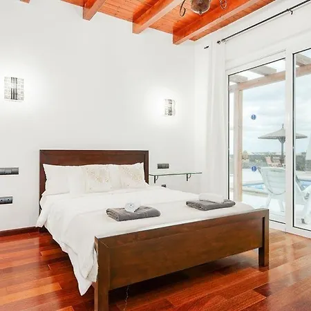 Sleeps 8 Pool Air Con Wifi Villa Puerto Calero